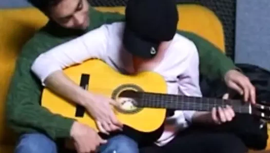 Egzotik Hollandalı esmer işten sonra seks yapıyor