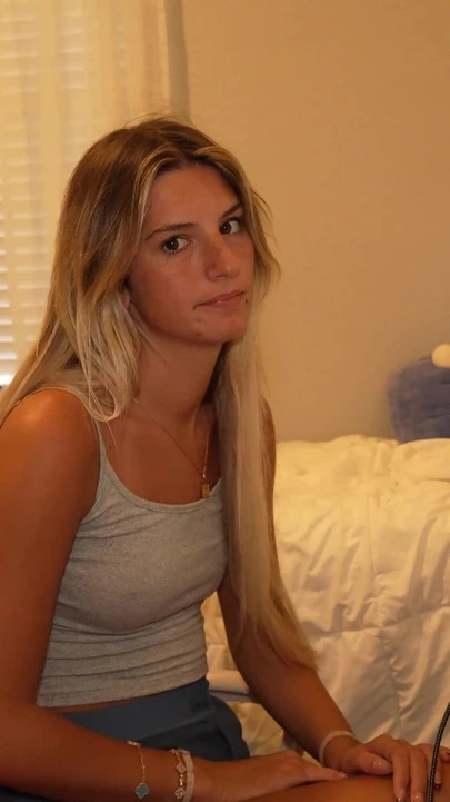 18 yaşındaki üniversiteli sürtük yüzünü dölle kaplıyor!!