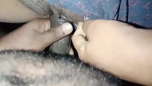 Sri Lankalı gerçek çift yatak odasında sikişiyor