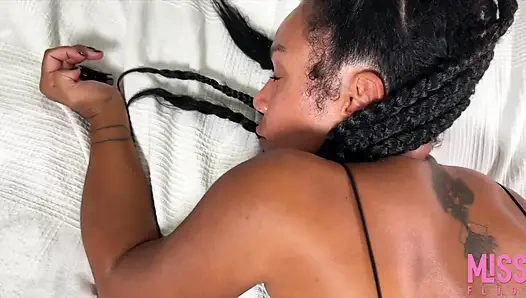 Missfluo kıllı amcık dölleme anal ile boşalma