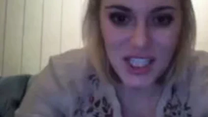 Sinsi asosyal kız restoranda dalga geçiyor