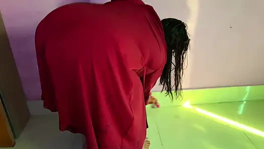 Bakış açısı: Arap büyük göt ve büyük memeli ateşli Müslüman orta yaşlı seksi üvey anne üvey oğlunun odasını temizliyor ve kurban gününde çıplaklarını göstererek onu baştan çıkarmaya çalışıyor