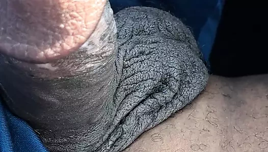 İş yerinde azgındım araba sürerken mastürbasyon yaptım ve ppl'nin sikimi halka açık görmesine izin verdim Freakyj69