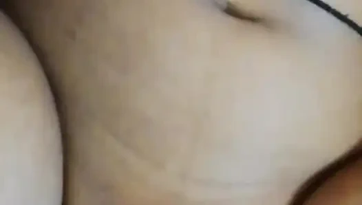 Hintli azgın kız sevgilisi tarafından sikiliyor