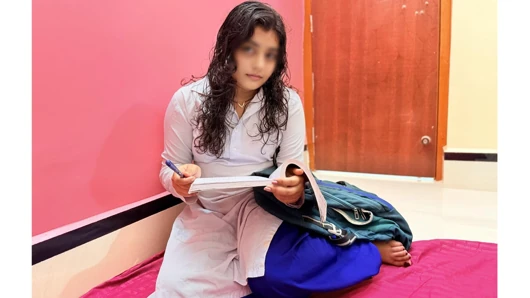 Okul öğretmeni ateşli öğrencisine ceza veriyor, Hintli güzel öğrenci 18+ öğretmen tarafından sikişiyor xxxx