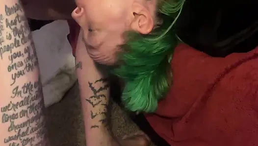 Симпатичную девушку Amber Green трахают в рот