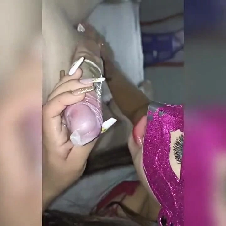 Arkadaşım ve ben işten sonra bir süre sikişiyor ve bu oluyor