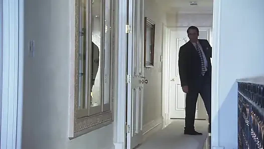 Uzun saçlı sevgili karısını kendi evinde sikiyor