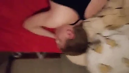 Kısa saç esmer pawg köpek