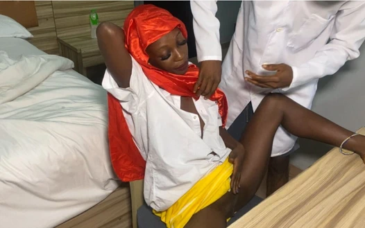 Zenci tesettürlü minyon büyük zenci yarağıyla sikişiyor