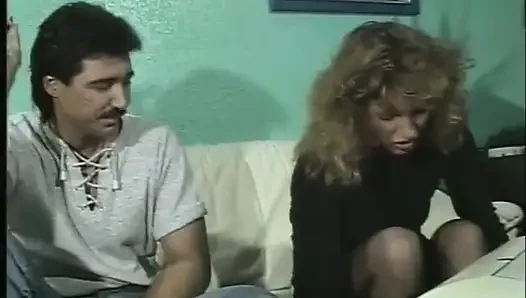Sarı saçlı MILF askılı