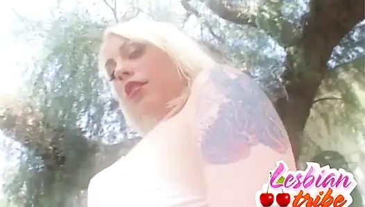 Lorelei Lee ve Adrianna Nicole için siyah takma