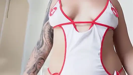 Doktor Creampie'den ayrılırken iri hemşire hastasını seviyor