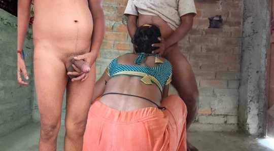 Big boobs wali desi madhu bhabhi ki bhaiya ne daba ke chut pela.indian college girlfriend jab sasural se aye to boyfriend  bedroom me choda