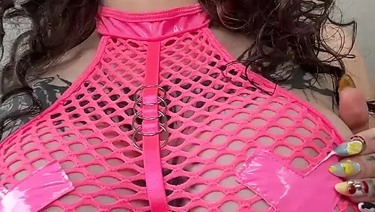 Seksi lateks kız amcığını tulumla ovuyor - yakın çekim