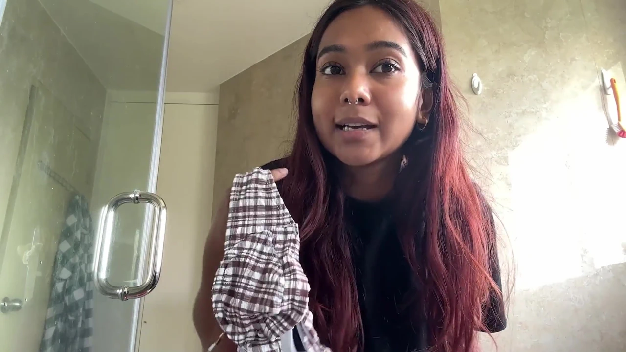 Petite Desi Mia Z masturbates outdoors on a hike