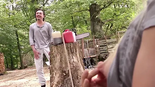 Sarışın Orta Yaşlı Seksi Kadın Ve Ateşli Esmer Üçlü Grup Sekste Şişman Yarak Emiyor Ve Korunmasız Sikişiyor