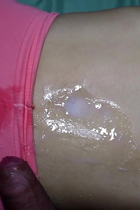 Göbek deliğine büyük bir boşalma