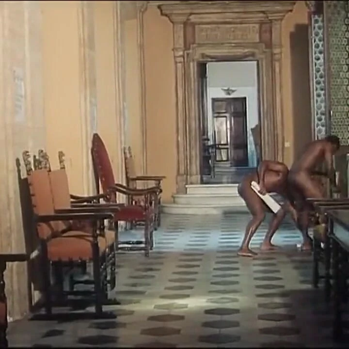 Ormanda siyah ve beyaz ortaçağ partisi