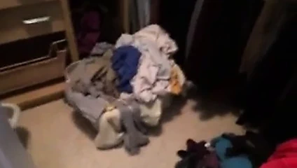 Külotları için komşular kirli çamaşırları arıyor