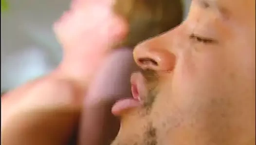 Anna tilki alır beyaz horoz içinde ona siyah kedi sonra cuckolding seks