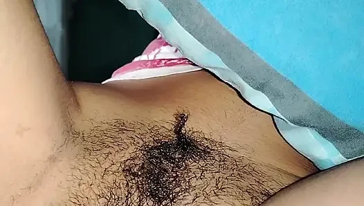 Yatağımda yalnızım, çok ateşliyim