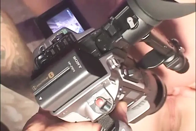 Lütfen Bana Daha Fazlasını Ver! - Büyük Memeli Sarışın Üçlü Sekste Sert Sikiliyor