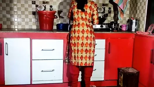 Nokrani ko nehlane ke kötü chod diya sıcak Hint hizmetçi kahrolası sonra banyo 8.4