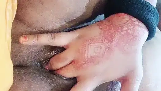 Tam amcığıyla kötü kızı fışkırtıyor