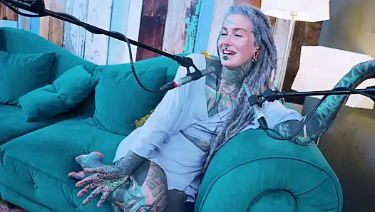 G - grattitude- asmr podcast sfw konuşuyor gotik sıska kız dreadlocks dövmeli model dövmeli kız