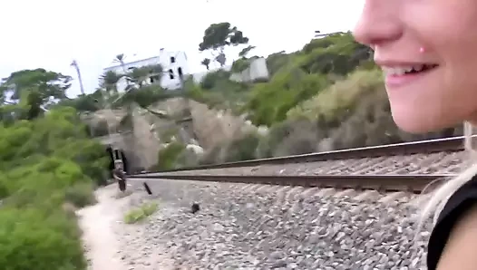 Genç Leyla Black sarışın saçlı bir sürtük