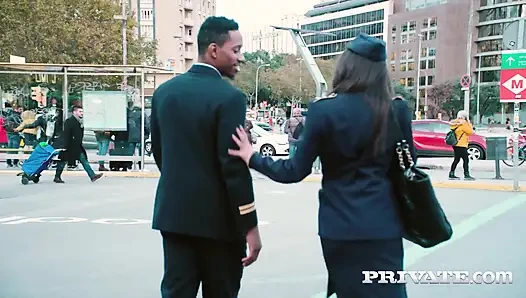 Anastasia Brokelyn pilot Jesus Reyes ile unutulmaz bir ırklararası sikiş için hazır