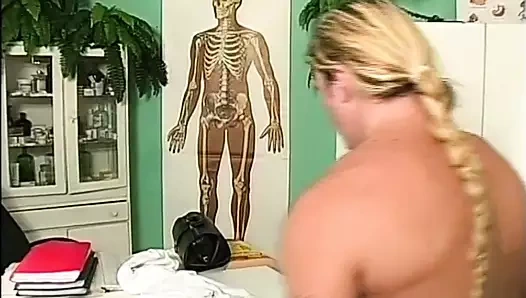 Azgın doktor ve götten sikilen sürtük hasta