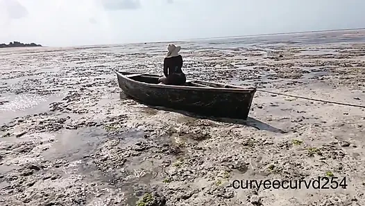 Afrika'da Halka açık Bir Plajda Teşhir