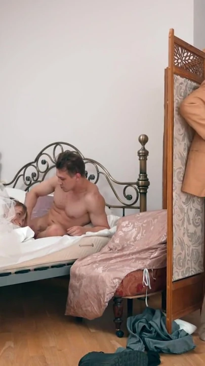 BRIDE4K. Sürtük gelin damadı aynı anda 2 yarakla aldatıyor | Klip 3
