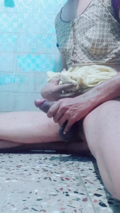 Hint crossdresser boşalmak ile büyük horoz süre banyo