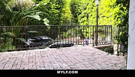 Adam seksi üvey annesini sikiyor