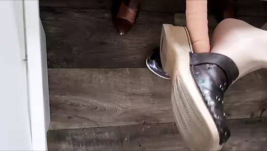 Rieker mules'in üzerine dildo boşalması