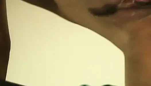 Asyalı ofis sekreteri sıkı anal deliğinden sikiliyor