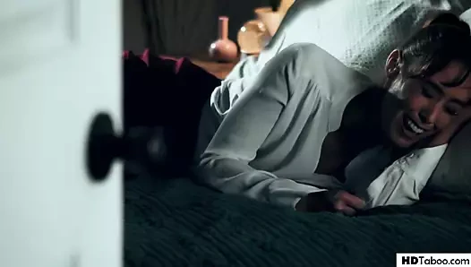 Kolej oğlan sikikleri çaresiz Asya öğretmen