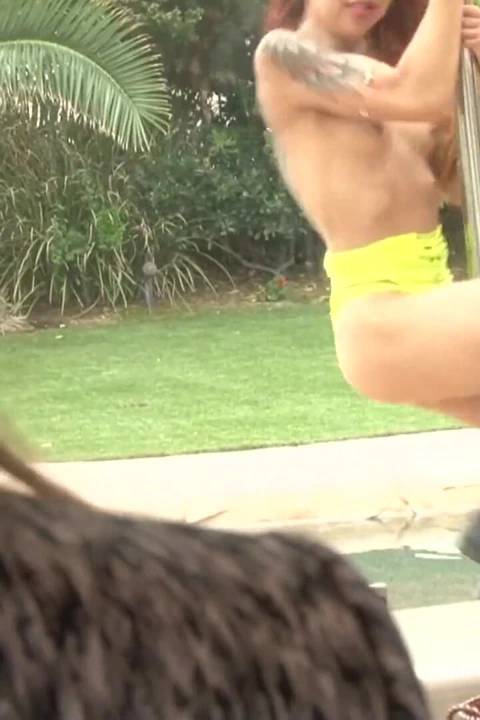 Asyalı üvey anne çıplak üvey kızına bakarken yakalandı