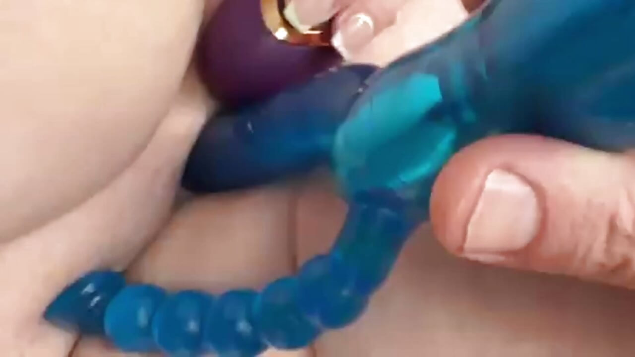Amatör orta yaşlı seksi kadın Bay Hardon'dan yeni oyuncaklar alıyor - anal ve dp eğitimi bugün başlıyor!
