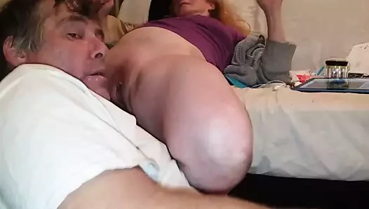 tammy alır onu ıslak şişmiş KEDİ emdi kadar o boşalan