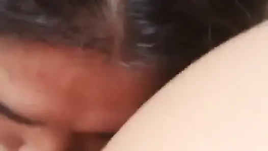 Baldızımın yarağını emiyor, ağzına boşalıyor