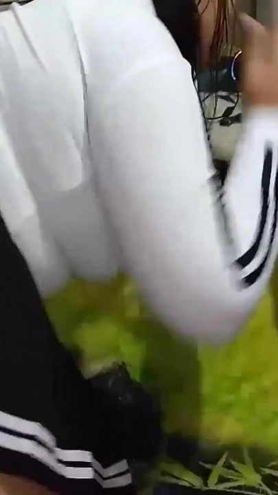 Необходимо поделиться моментом из "моей падчерице нравится, что я всегда иду в ее комнату, чтобы иметь возможность вкусно трогать ее, как ей нравится"