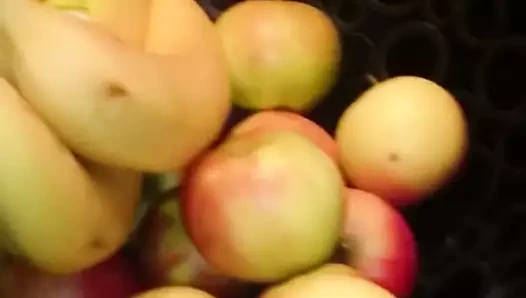 masanın altında oral seks tarafından redhead