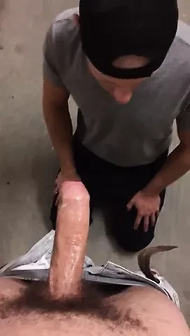 Merdiven üzerinde sözlü bir baba üfleme