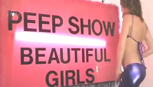 Yeni parlak mor pvc külotum çok dar