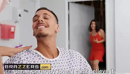 Chris elmas klinikte çok eğleniyor