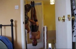 esnemeler şaplak parmaklı ve kırpılmış nine olur yukarı kaldırdı